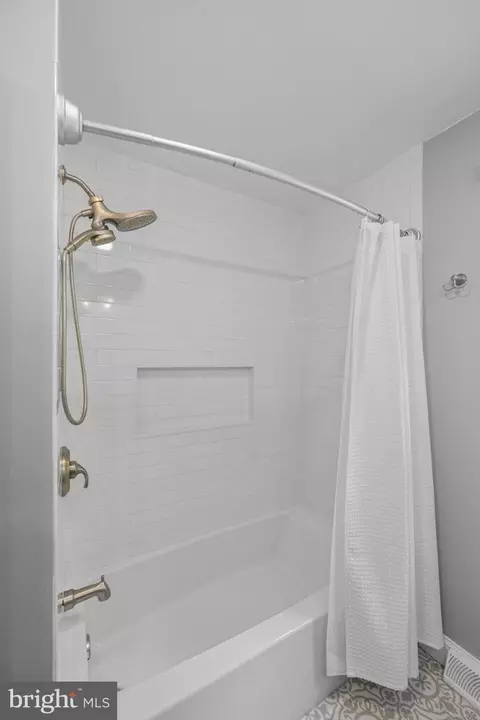 Bath - 683 Hollow Rd, Wayne, PA 19087 photo 4 of 4