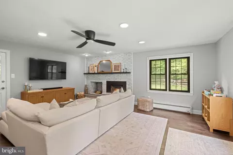 Living - 683 Hollow Rd, Wayne, PA 19087 photo 2 of 2