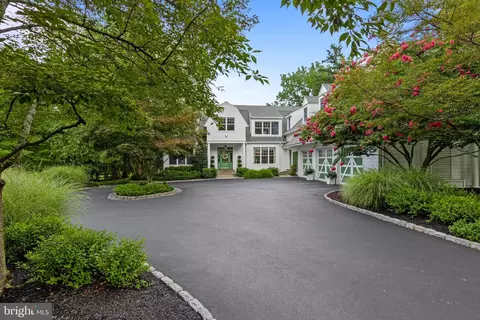 Exterior - 225 Sugartown Rd, Devon, PA 19333 photo 6 of 11