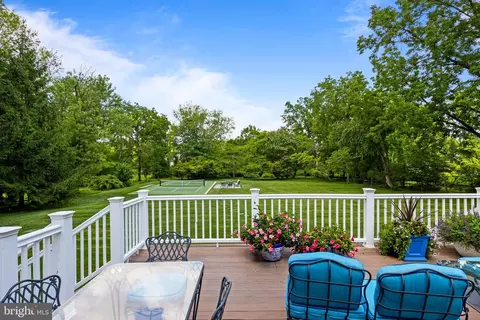 Exterior - 225 Sugartown Rd, Devon, PA 19333 photo 3 of 11