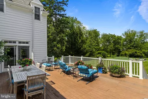 Exterior - 225 Sugartown Rd, Devon, PA 19333 photo 8 of 11