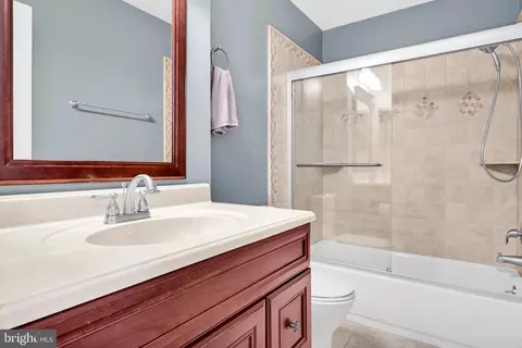 Bath - 301 Fox Run, Exton, PA 19341 photo 5 of 5