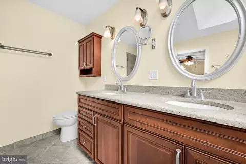 Bath - 301 Fox Run, Exton, PA 19341 photo 4 of 5