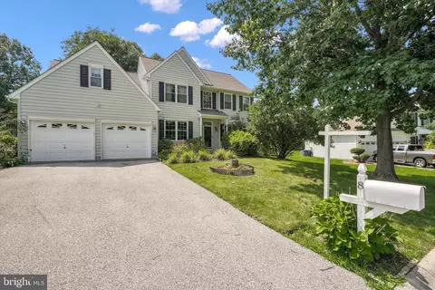 8 Sweetbriar Rd, Coatesville, PA 19320