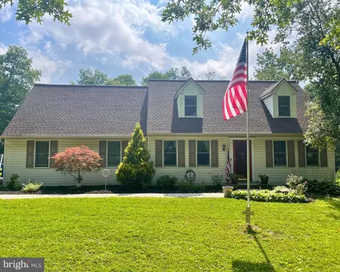 230 Dove Dr, Honey Brook, PA 19344