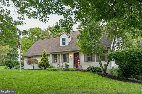 230 Dove Dr, Honey Brook, PA 19344