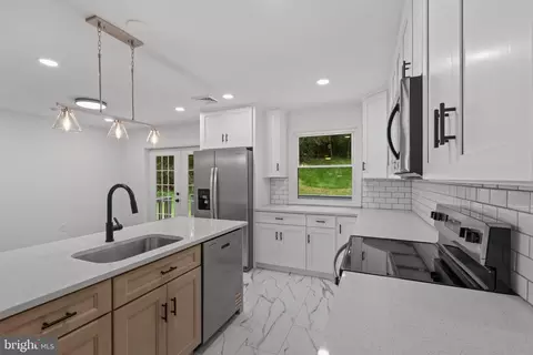 1016 W Boot Rd, Downingtown, PA 19335