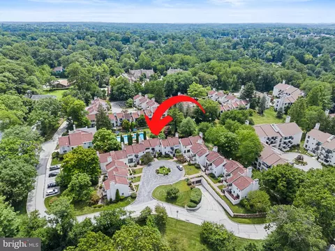 View/Area - 5 Avignon #5, Devon, PA 19333 photo 1 of 2