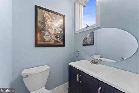 Bath - 5 Avignon #5, Devon, PA 19333 photo 1 of 3
