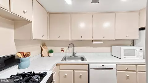 Kitchen - 18 Drummers Ln, Wayne, PA 19087 photo 4 of 4