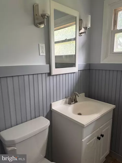 Bath - 502 Briar Rd, Exton, PA 19341 photo 2 of 3