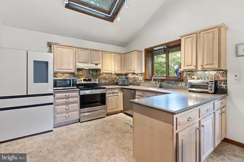 Kitchen - 433 Homestead Rd, Wayne, PA 19087 photo 4 of 5