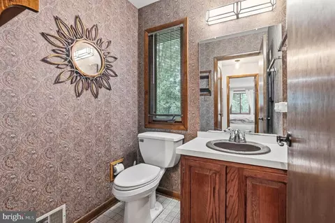 Bath - 433 Homestead Rd, Wayne, PA 19087 photo 2 of 3
