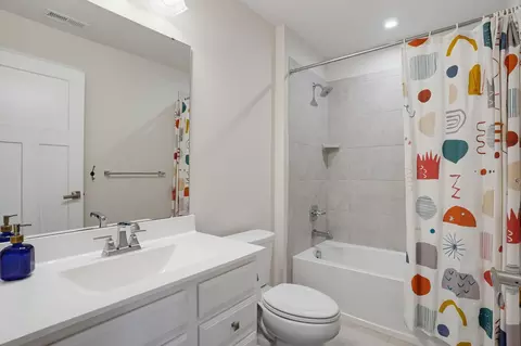 Bath - 1237 Benjamin, Kennett Square, PA 19348 photo 2 of 2