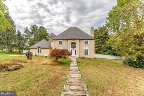 1103 Clover Hill Dr, West Chester, PA 19382
