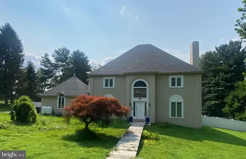 1103 Clover Hill Dr, West Chester, PA 19382
