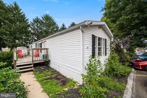 17 Vintage Ln, Honey Brook, PA 19344