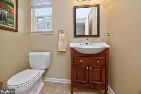 Bath - 600 Brecknock Dr, Exton, PA 19341 photo 1 of 3