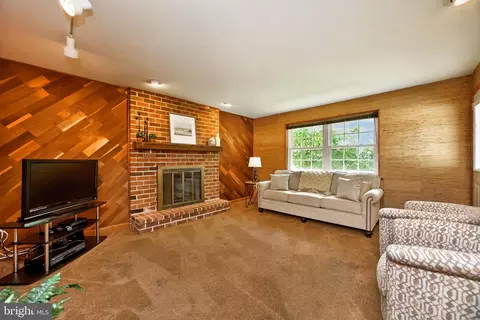 Living - 600 Brecknock Dr, Exton, PA 19341 photo 3 of 5