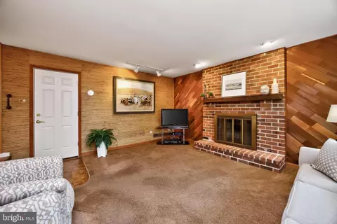 Living - 600 Brecknock Dr, Exton, PA 19341 photo 4 of 5