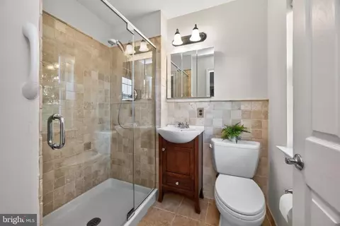 Bath - 600 Brecknock Dr, Exton, PA 19341 photo 2 of 3