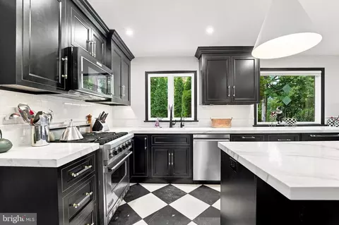 Kitchen - 19 Highfield Ln, Wayne, PA 19087 photo 2 of 5