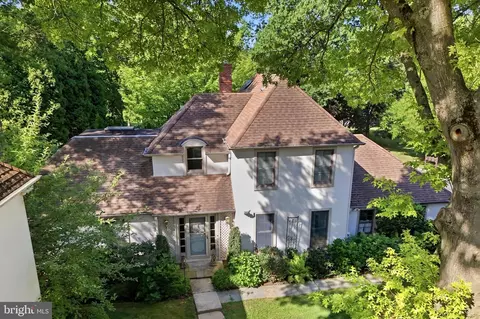 Exterior - 19 Highfield Ln, Wayne, PA 19087 photo 5 of 10