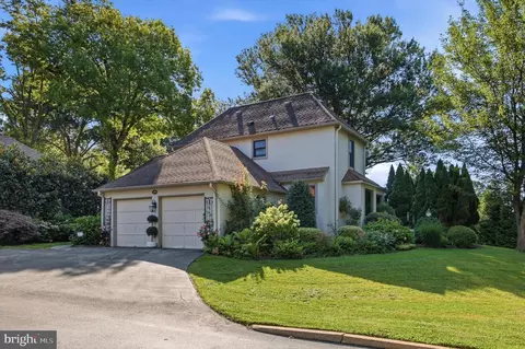 Exterior - 19 Highfield Ln, Wayne, PA 19087 photo 8 of 10