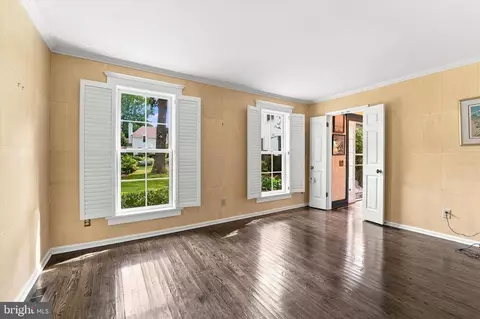 Living - 19 Highfield Ln, Wayne, PA 19087 photo 5 of 5