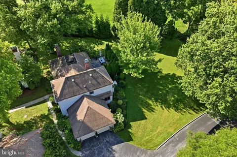 View/Area - 19 Highfield Ln, Wayne, PA 19087 photo 2 of 4