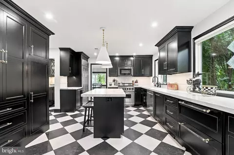 Kitchen - 19 Highfield Ln, Wayne, PA 19087 photo 3 of 5