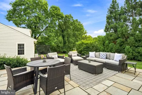 Exterior - 716 Clovelly Ln, Devon, PA 19333 photo 8 of 15