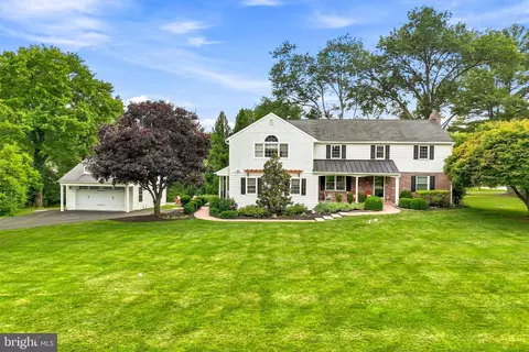 Exterior - 716 Clovelly Ln, Devon, PA 19333 photo 2 of 15