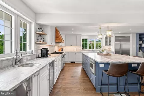 Kitchen - 716 Clovelly Ln, Devon, PA 19333 photo 3 of 11