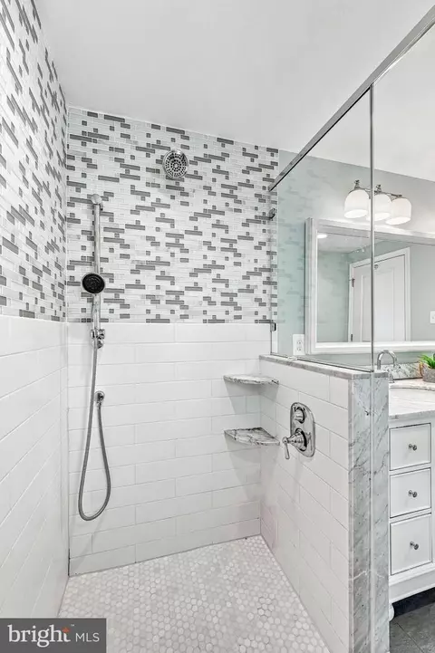 Bath - 716 Clovelly Ln, Devon, PA 19333 photo 10 of 10