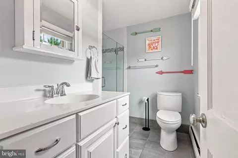 Bath - 716 Clovelly Ln, Devon, PA 19333 photo 2 of 10