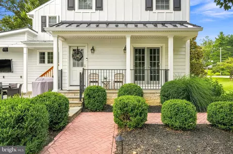Exterior - 716 Clovelly Ln, Devon, PA 19333 photo 9 of 15