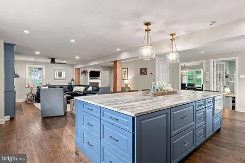 Kitchen - 716 Clovelly Ln, Devon, PA 19333 photo 9 of 11