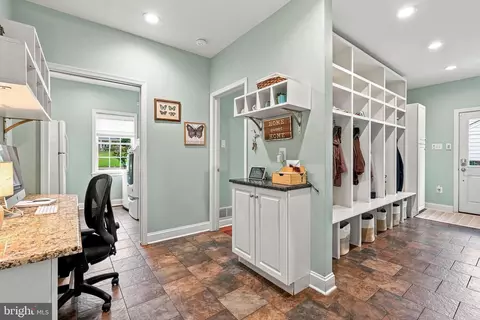 Entry Way - 716 Clovelly Ln, Devon, PA 19333 photo 5 of 7