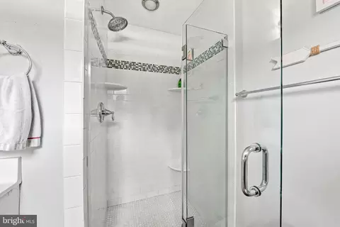 Bath - 716 Clovelly Ln, Devon, PA 19333 photo 3 of 10
