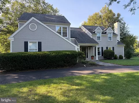 32 Heron Hill Dr, Downingtown, PA 19335