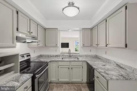 16 Oak St, Phoenixville, PA 19460
