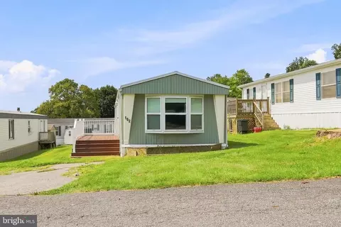 102 Hideaway Ln, Honey Brook, PA 19344