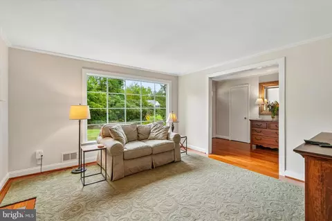 Living - 606 Upper Gulph Rd, Wayne, PA 19087 photo 2 of 4