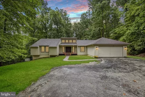 106 Hilltop Dr, Downingtown, PA 19335