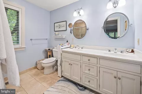 Bath - 14 Wellfleet Ln, Chesterbrook, PA 19087 photo 2 of 4