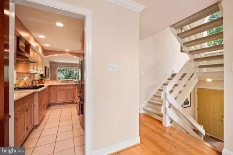 Entry Way - 14 Wellfleet Ln, Chesterbrook, PA 19087 photo 3 of 6