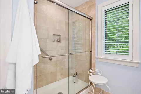 Bath - 14 Wellfleet Ln, Chesterbrook, PA 19087 photo 3 of 4