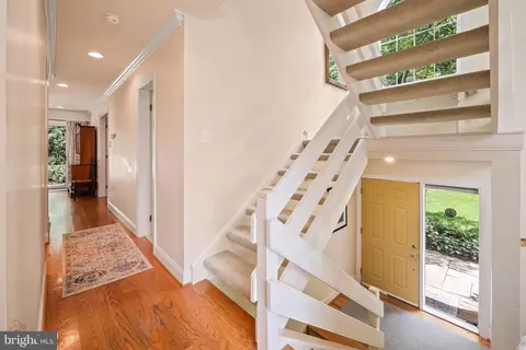 Entry Way - 14 Wellfleet Ln, Chesterbrook, PA 19087 photo 4 of 6