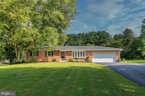25 Elm Creek Rd, Cochranville, PA 19330